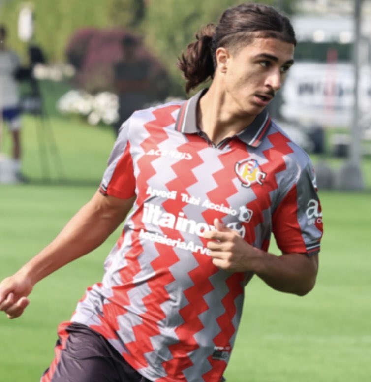 LineaJuve24's tweet photo. 🚨🇩🇪Adin #Licina operato al polso sinistro per una distorsione rimediata durante l’amichevole tra #Juventus e #Cremonese⛔️

Stando al comunicato ufficiale dei grigiorossi, il tedesco si è sottoposto tempestivamente ad un intervento di riduzione della frattura del polso presso il JMedical, in accordo tra i due club. Le nuove valutazioni sarebbero previste nelle prossime 72 ore🆕