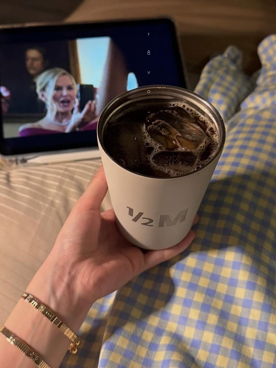 HNA24__'s tweet photo. قهوتي وهدوء بالي وبعضٍ من العزله
وأنا بخيرٍ دامني عن ضجيج الناس مرتاحه ☕️🤎✨ https://t.co/O8RxGWnEUl