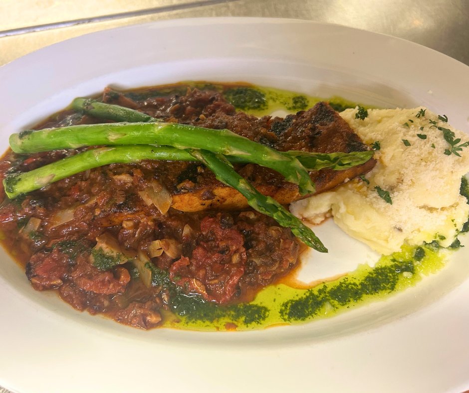 ChefFeker's tweet photo. Friday night football calls for a good plan before kickoff. Meet at IL Mito Delafield for dinner, then head to the game ready to cheer on the home team. Reserve: 262-303-5070

#DelafieldWI #FridayNightFootball #LakeCountryWI https://t.co/EBXPYzv1St