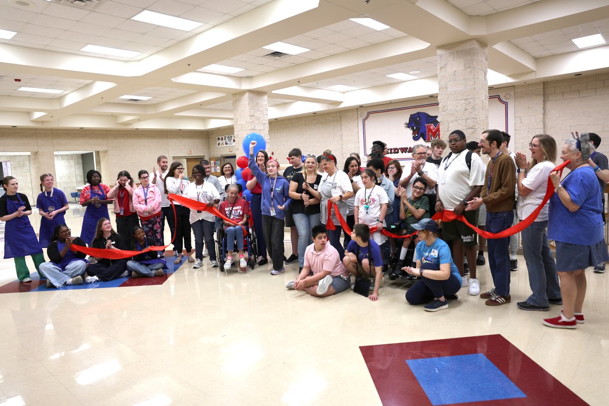 MidwayISD's tweet photo. Love this! Midway High School's on-campus coffee shop, Red, White &amp; Brew, is giving special education and hospitality students real-world experience—taking orders, handling money, and serving with pride. Inclusive education done right.
 
Watch Full Story: https://t.co/Mk4oCOqAkp https://t.co/DZ0vvKDx9K
