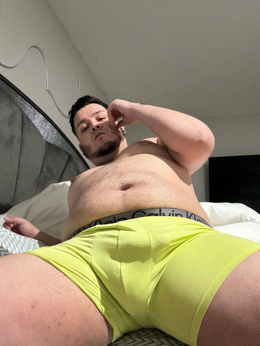 chubbygrafic2's tweet photo. Thick chubby need attention 🐼 https://t.co/emuGkr9ve5