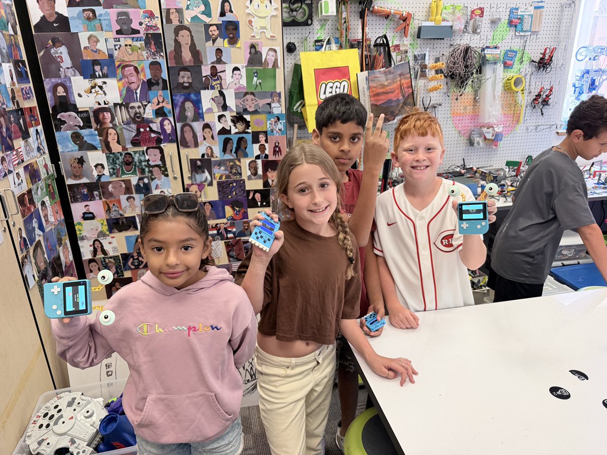 KnIhT_tNeReFfId's tweet photo. These kids @MSMakeCode games were blowing up in the 4th grade App Store!!! So proud of the work they put in and today they got a day to hold their code and hand it off to friends. #csforall #csk8 #stem #makersgonnamane #makerspace @SVViperPride @DVUSD @elecfreaks https://t.co/deawqbLzHO