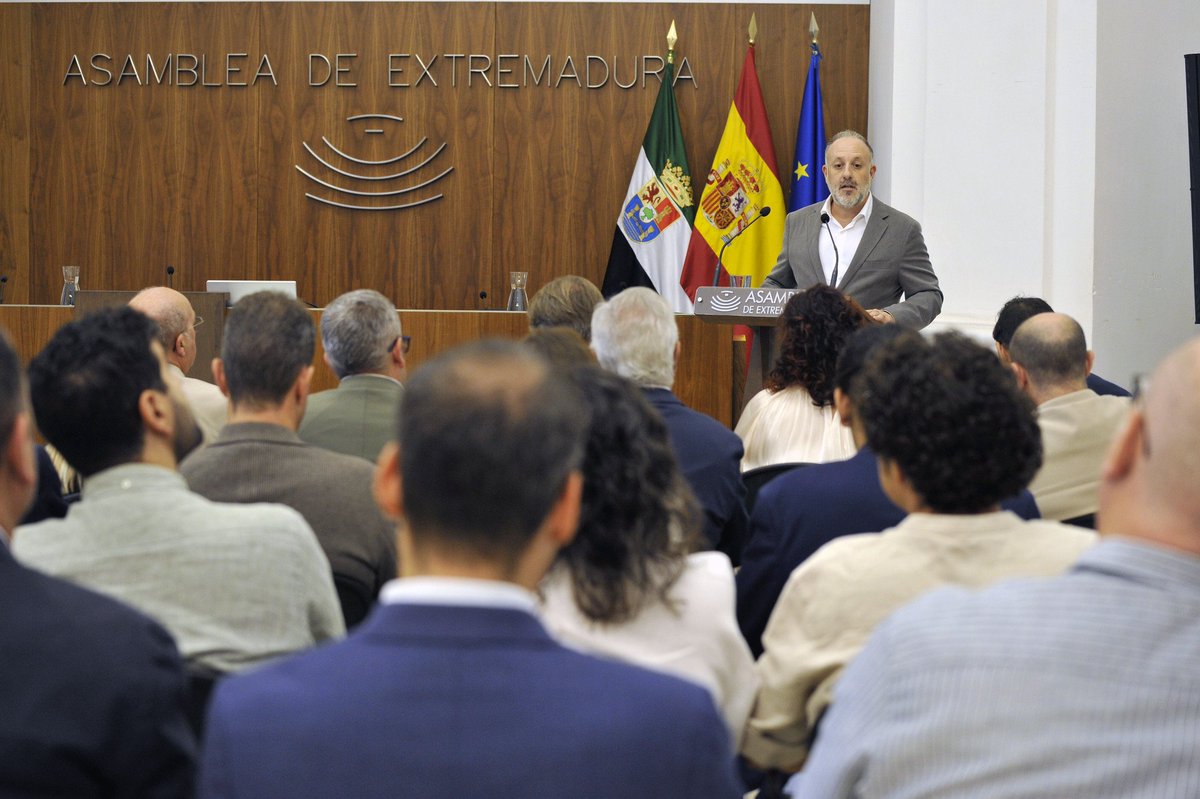 eduolpe's tweet photo. «El asesoramiento científico empieza mucho antes de que alguien necesite un informe o tenga que tomar una decisión. Empieza creando confianza». Hoy, con #ConExt, empezamos a construirla entre ciencia y política en Extremadura. 🔬🤝🏛️
#CienciaEnElParlamento
https://t.co/t0fCtpgunG https://t.co/V6ykAd0Uq2