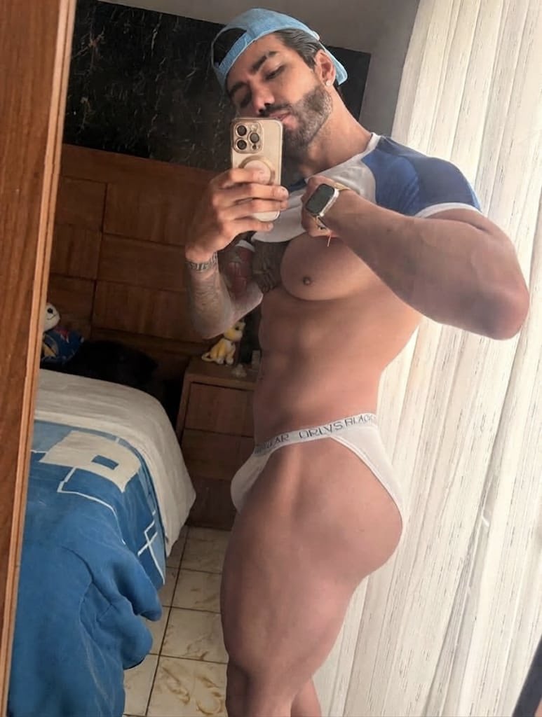 Cosmo_3's tweet photo. Bonito viernes ⚡️✌️🎃🧨🔥💣😏😈😎#Gymflex #muscle #legs #fut #fitnesslife #October2nd #fitnesss #fitnessaddict #gymer https://t.co/0TUTB4NxmB