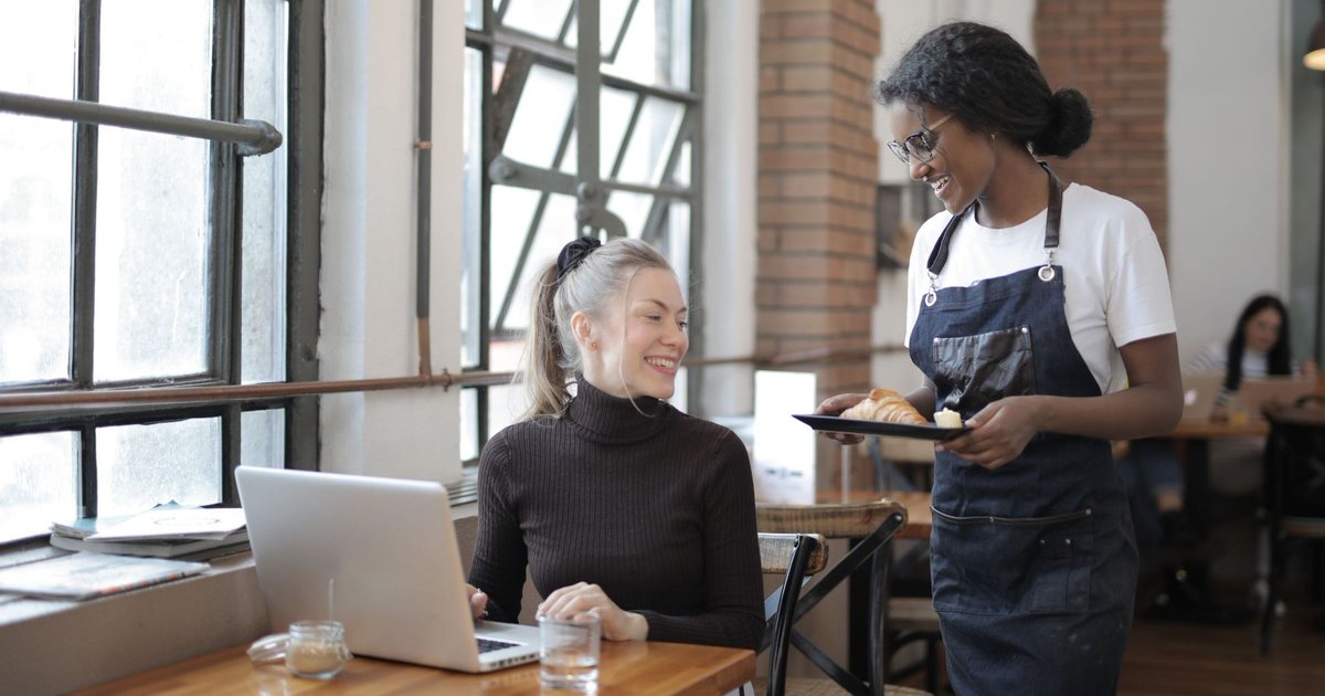 RB_magazine's tweet photo. 'Don't be cute, just execute:' How restaurants can grow same-store sales dlvr.​it/TVlZMj #Workforce Read more ⬇️ https://t.co/hhFe1GDQYA