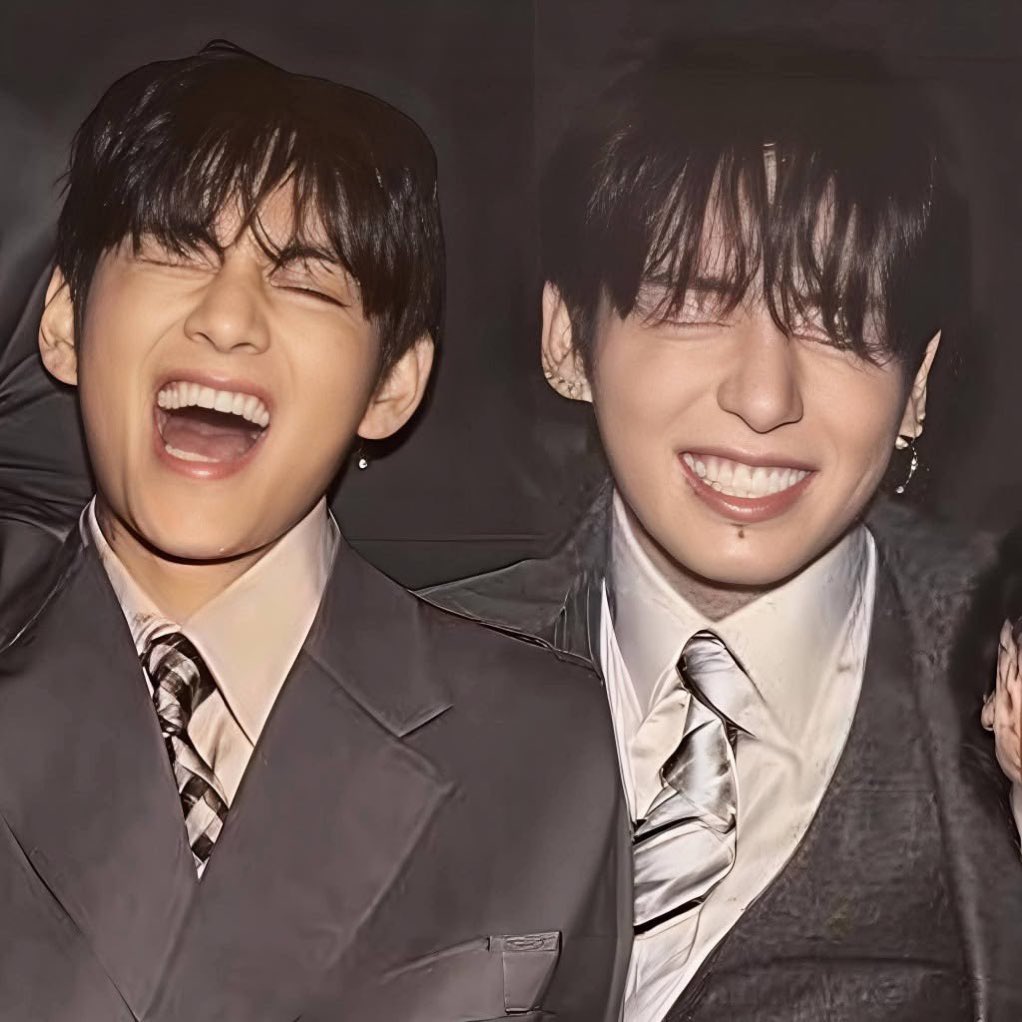 jungkovtae's tweet photo. PROTECT TAEHYUNG & JUNGKOOK

We demand @BIGHIT_MUSIC and 
@HYBEOFFICIALtwt to take every threat against Taehyung and Jungkook seriously and ensure that appropriate measures are taken to protect their safety ‼️‼️

PROTECT TAEHYUNG 
PROTECT JUNGKOOK 
#ProtectTaehyung 
#PROTECTJUNGKOOK