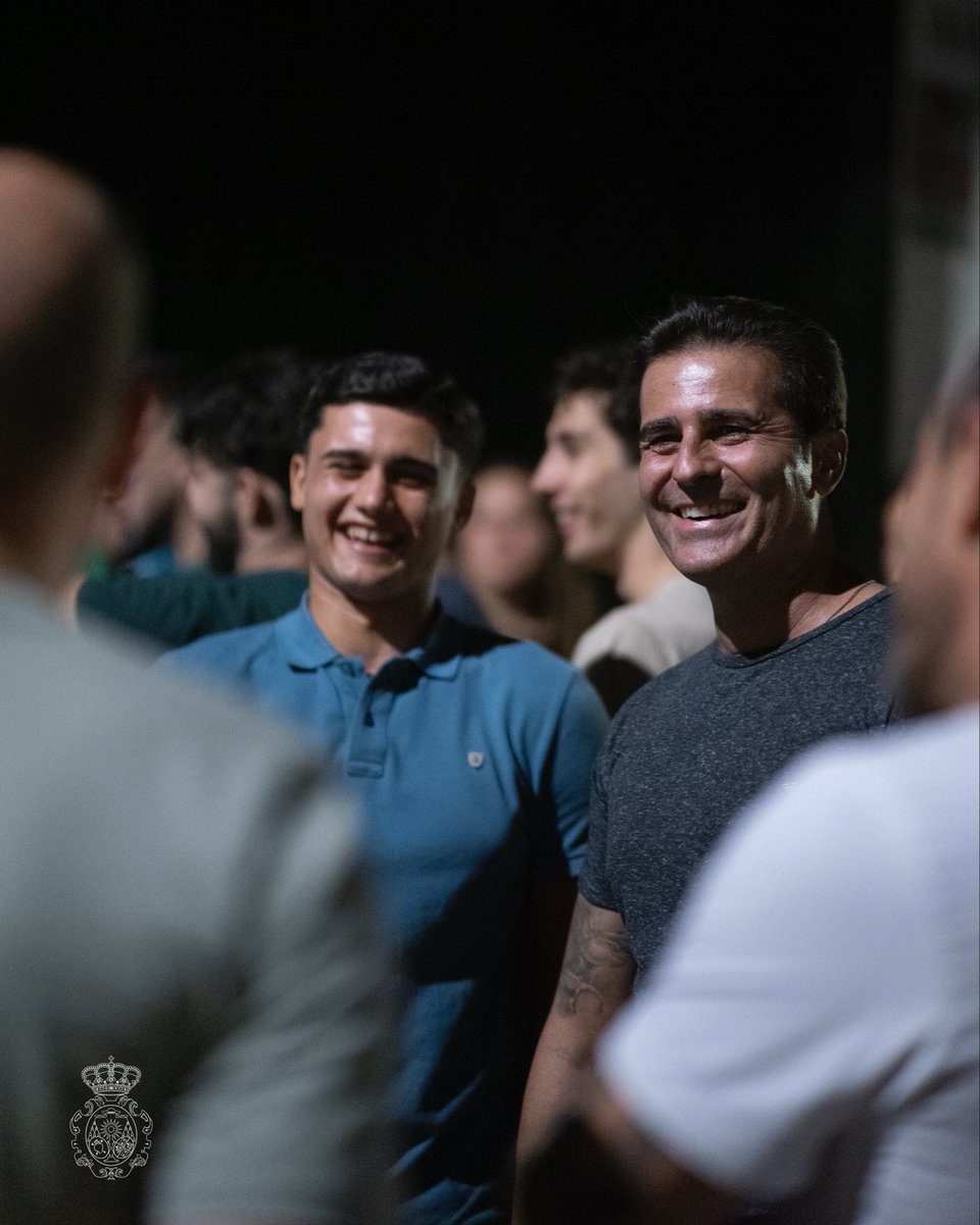 LosGitanosSM's tweet photo. 𝐇𝐀𝐂𝐈𝐄𝐍𝐃𝐎 𝐇𝐄𝐑𝐌𝐀𝐍𝐃𝐀𝐃

En la noche de ayer nos acompañaron nuestros hermanos encargados de guiar los pasos del Señor de la Salud por Sevilla.
Todos somos 𝐂𝐢𝐫𝐢𝐧𝐞𝐨𝐬 𝐝𝐞𝐥 𝐒𝐞𝐧̃𝐨𝐫.

📷 Toni Cladera

@Hdad_LosGitanos 
#ElCompásDeLosGitanos https://t.co/Q4rAeg3mXb