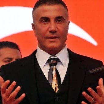 gusholderhaber's tweet photo. Sedat Peker, 20 yaşında kemik kanserine yakalanan Efecan Demir’e tedavisi için 500.000 ₺ destekte bulundu. https://t.co/pKH79pnAsP