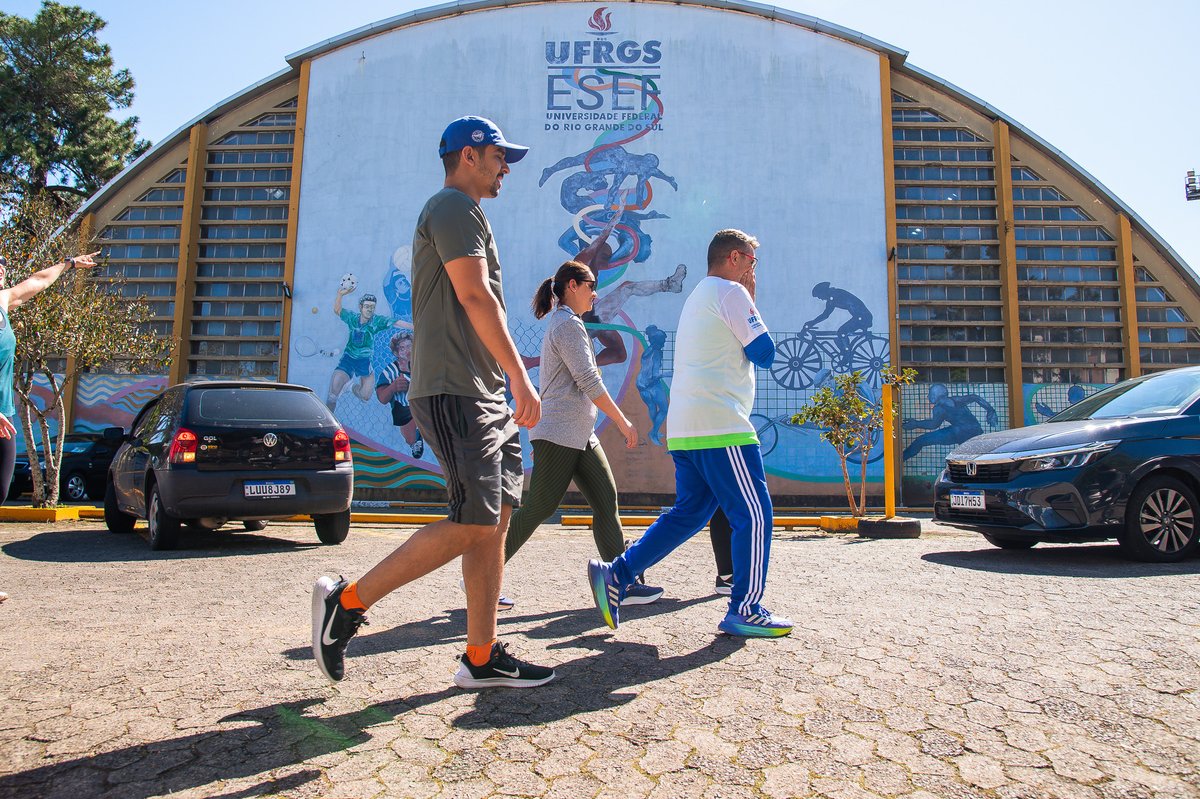 ufrgsoficial's tweet photo. Movimento, sol, encontro e muita energia!
A manhã desta sexta-feira, 2 de outubro,  foi de esporte, lazer e integração na Esefid. Servidores da UFRGS  deixaram a rotina de trabalho um pouco de lado para correr, caminhar, escalar... https://t.co/2s5LO6yZmV