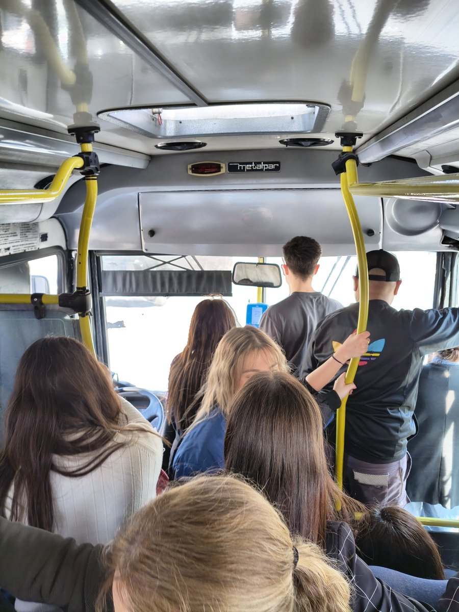 martinlucesole's tweet photo. Que sentido tiene ir en auto con cinturón de seguridad+airbag+ABS cuando @Metropol_ar
Te lleva en el 195; pegado al parabrisas a 90km/h ? @APTTA_ @UsuariosCostera @eldialp @InfoCNRT https://t.co/kiQ3d8w7nU