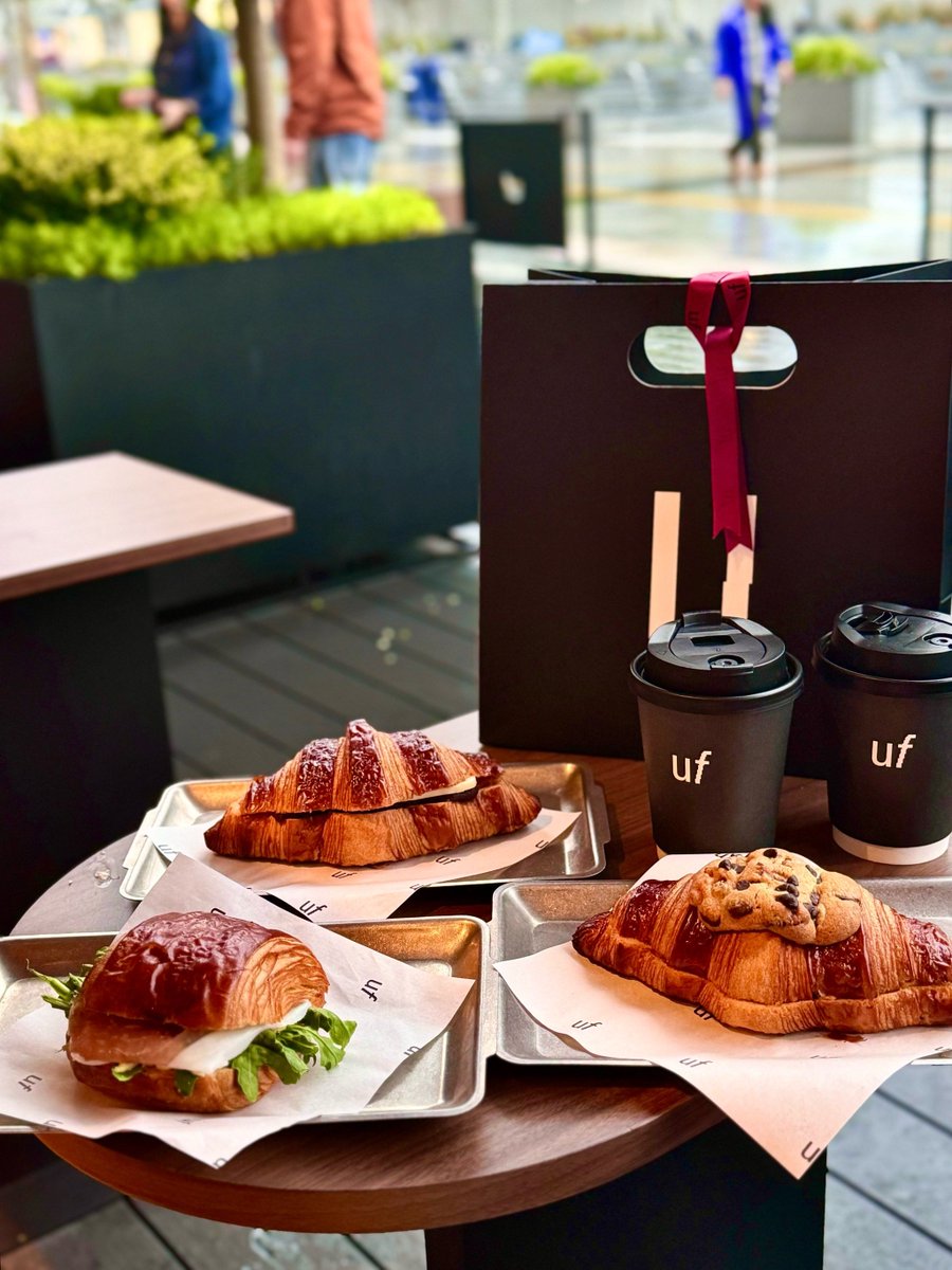 BrooklynMabu's tweet photo. Descubrí una pastelería con croissants recién horneados y café con leche perfecto! Cada bocado es una delicia, el local tiene un ambiente acogedor. https://t.co/bo25DSPzrt