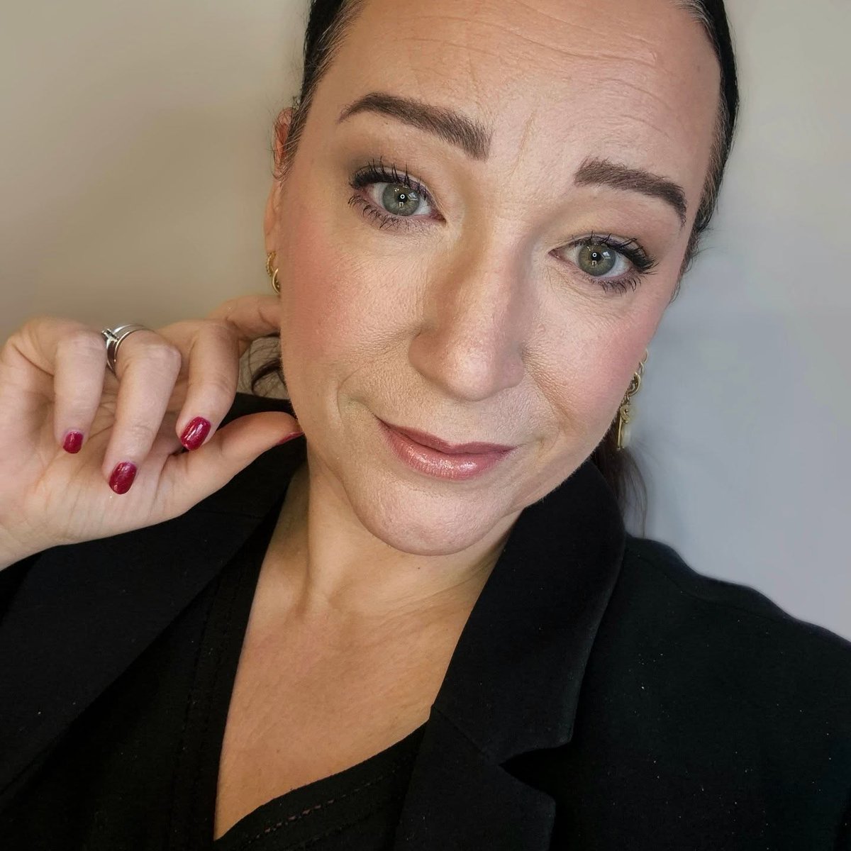 Affliction92's tweet photo. FACE 
Invisible UV Flawless Poreless Primer SPF 50 - Charlotte Tilbury 
Unreal Skin Sheer Glow Tint Hydrating Foundation Stick - 1. 5 Fair 
Skin Radiant Concealer - 2 Fair 
Loose Mineral Foundation - 2. 5 
Buttermelt Bronzer - 03 Deserve Butta https://t.co/6U1ba3hB36