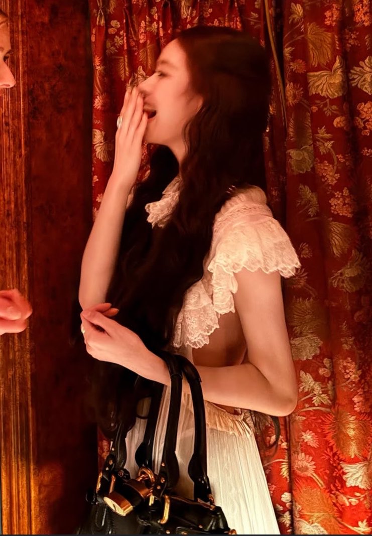 tanakadoll's tweet photo. oh her aesthetics.. i’m in love ★ https://t.co/ABx6iBlQt7