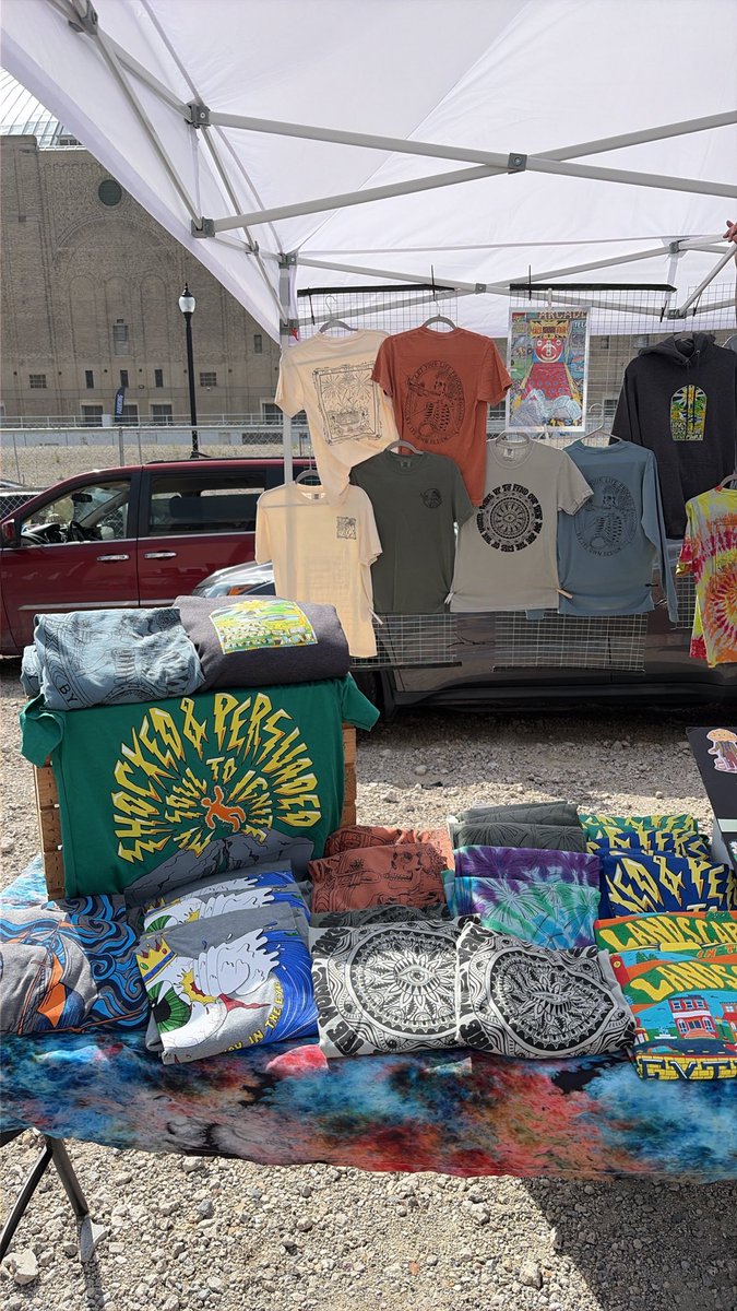 JacobbMarley's tweet photo. Shakedown at AC! Stop by ๐
Right outside boardwalk hall
#Phish #AtlanticCity #Boardwalkhall #Shakedownstreet https://t.co/LuQ6hKcs99