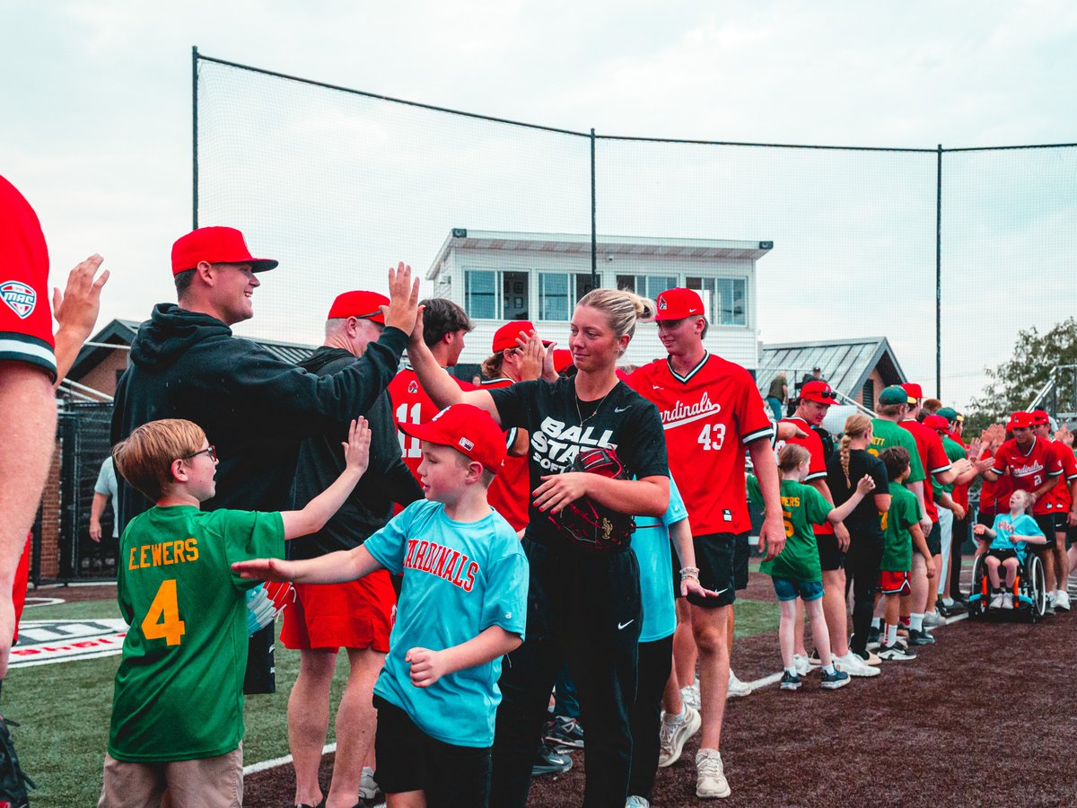 BallStateSports's tweet photo. Our baseball and softball teams had a great time helping out at the Miracle League game on Wednesday! https://t.co/ndNHbKtc5k