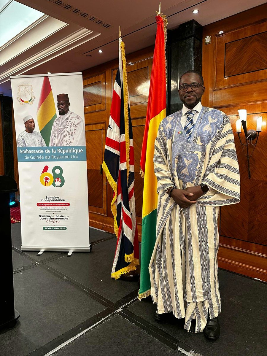 kipe76's tweet photo. From #London to #Conakry 
Bonne Fête Nationale. Happy Independence Day. 
#Kibaro #Guinée68 #Guinea68 #GuineaDay #GuineaInTheUK 🇬🇳🇬🇧 https://t.co/50qRzfElOb