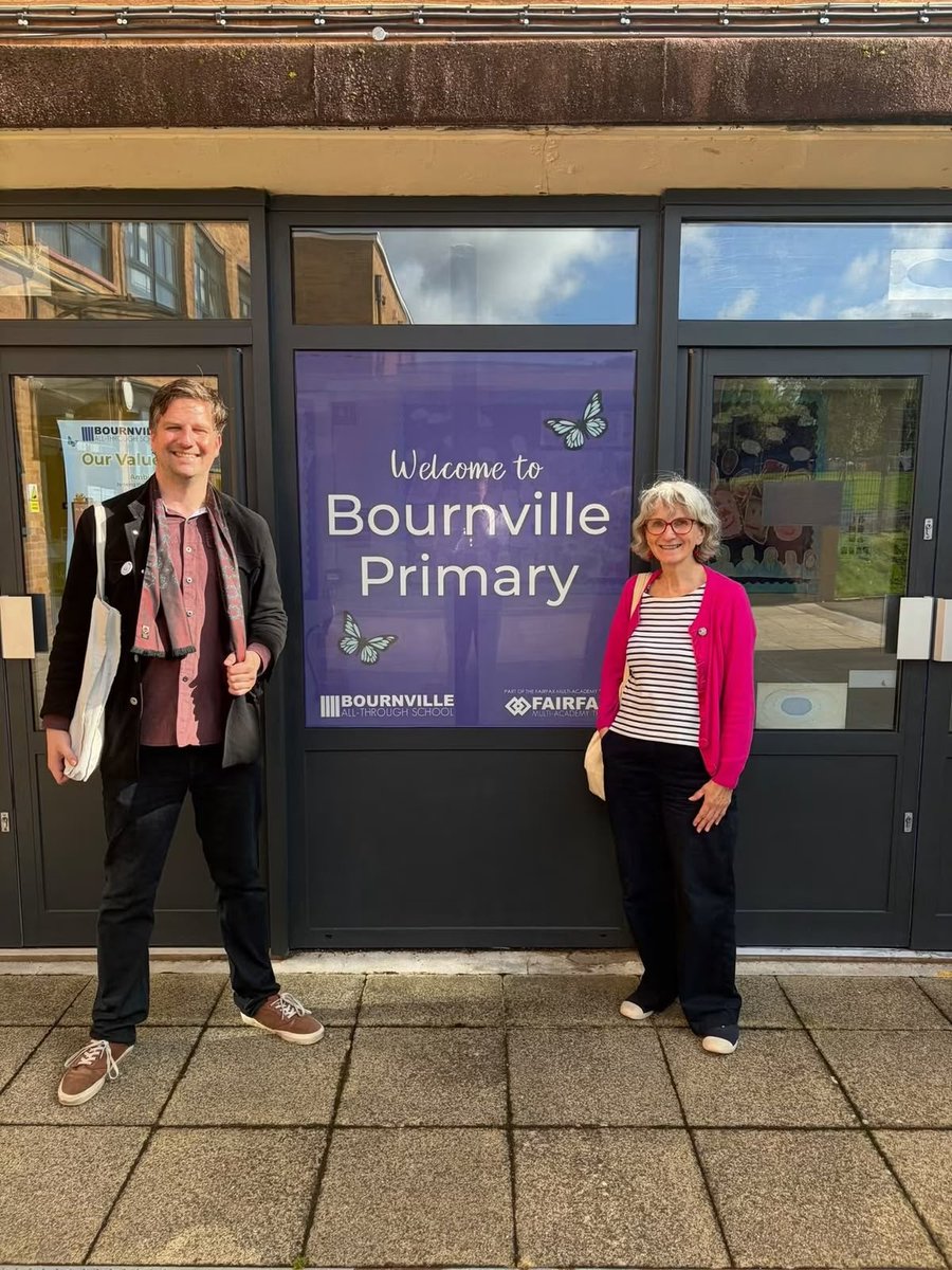 BournvilleSch's tweet photo. ✨ National Poetry Day at Bournville!
Thank you to poets Fiona Minchin and Robbie Lea-Trengrouse for inspiring our Y5 and Y9 pupils around this year’s theme of ‘Wonder’. 📝✨
Some of our wonderful poems will be displayed at The Hub on the Green!
#NationalPoetryDay #Wonder https://t.co/92qp1EnpZr