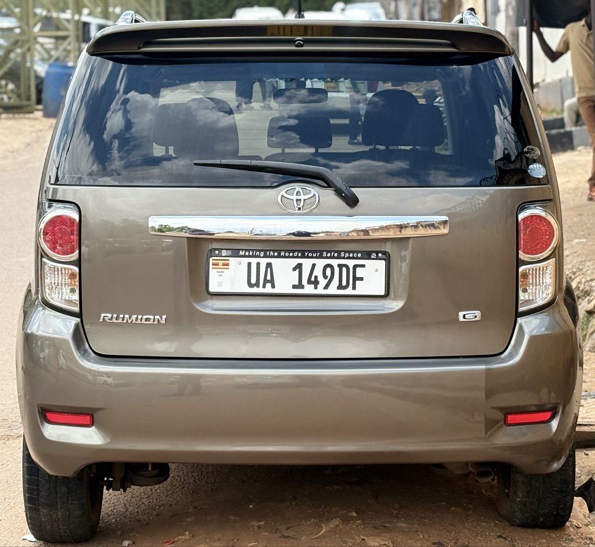 arnoldyosam's tweet photo. 🔥 TOYOTA RUMION 2012 | GOLDEN | 1.5CC 🔥

Clean, spacious &amp; economical. Automatic transmission, petrol engine, comfortable interior and ready to hit the road! 🚗💨

💰 UGX 32M

📞 0705176582 / 0765241678
📲 WhatsApp: https://t.co/iLRRG7AIMA

#ToyotaRumion #CarsUganda #CarDeals https://t.co/ZoL9bJVaDY