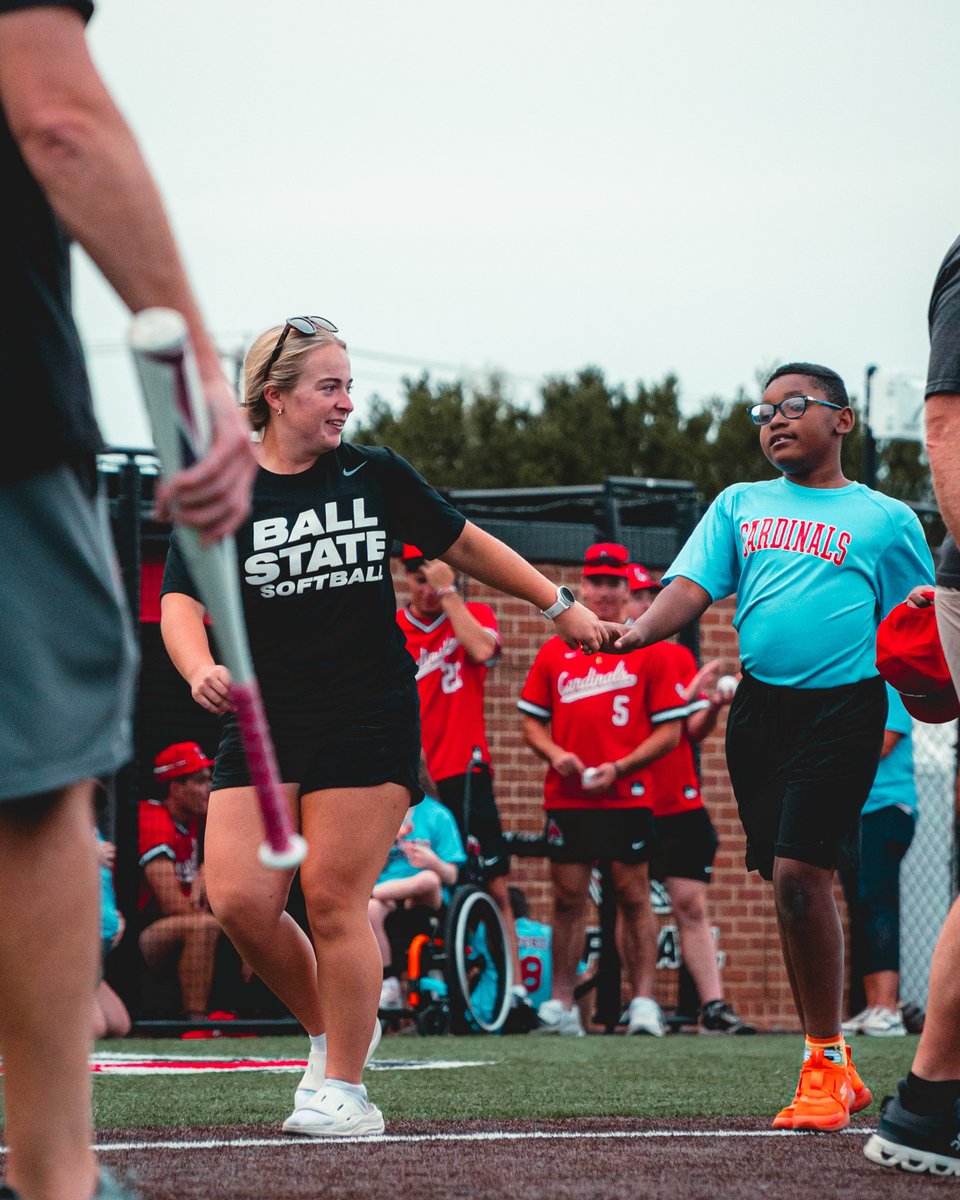 BallStateSports's tweet photo. Our baseball and softball teams had a great time helping out at the Miracle League game on Wednesday! https://t.co/ndNHbKtc5k