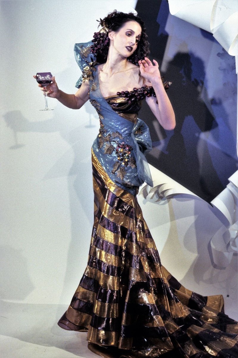 pixts's tweet photo. john galliano for christian dior ⋅ ss 99 https://t.co/jkRmrGXs30