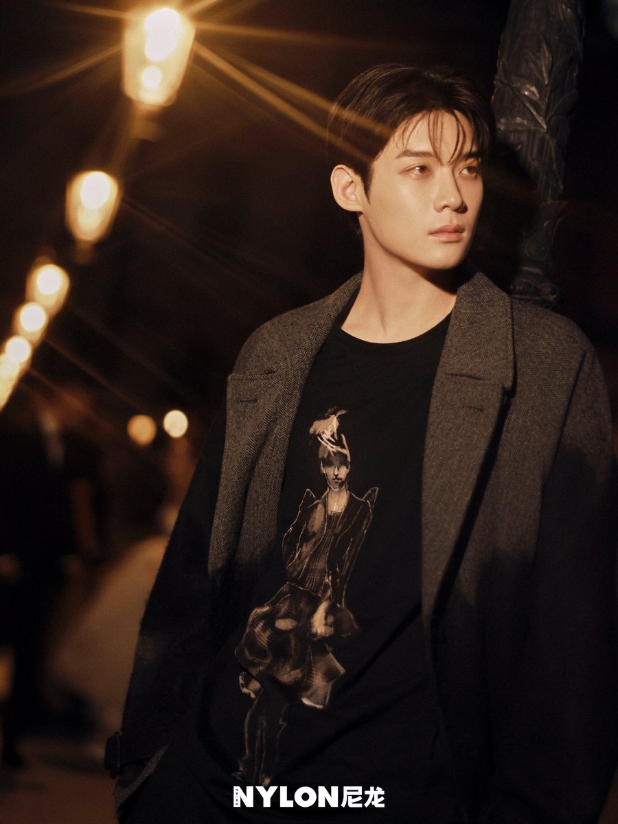 justkeepgoinz's tweet photo. Thank you NYLON CHINA for capturing these stunning shots. 

Kim Yoon Sik &amp; Yohji Yamodoto is magnificent. 

KIMYOONSIK YOHJIYAMAMOTO SS27

#YohjiYamamotoxKIMYOONSIK
#YOONSIKPFWSS27 https://t.co/IQRyX3w2sJ