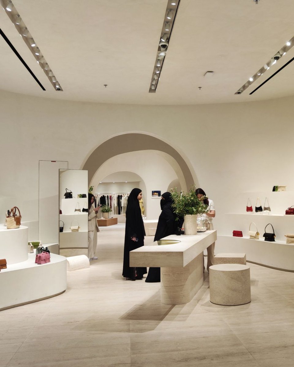 JuliaLanes's tweet photo. Where surfaces become part of the brand identity. At the Jacquemus Boutique in Dubai Mall, Rasato Fine enhances curved lines, niches, and architectural volumes with a soft, natural, luminous finish. https://t.co/rwEcRwcbIs