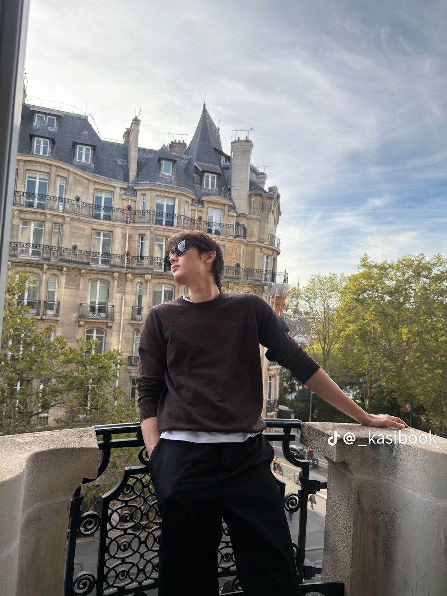 bookfamily_'s tweet photo. 🗓️ 031026
TikTok ─ Post kasibook_ 

💬 : One more beautiful moment between BOOK KASIDET and CELINE. ✨

🚨 บุ๊คโพสต์รูปใน TikTok = 1st Priority เน้นเอนเกจใน 1 ชั่วโมงแรกให้มากที่สุด

SAVE → SHARE → REPOST → LIKE → COMMENT ⭐️
🔗 : https://t.co/5LWrQ6FMtA 

BOOK X CELINE PFW27
#BookKasidet
#Celine #CelineEte2027
#MichaelRider #kasibook