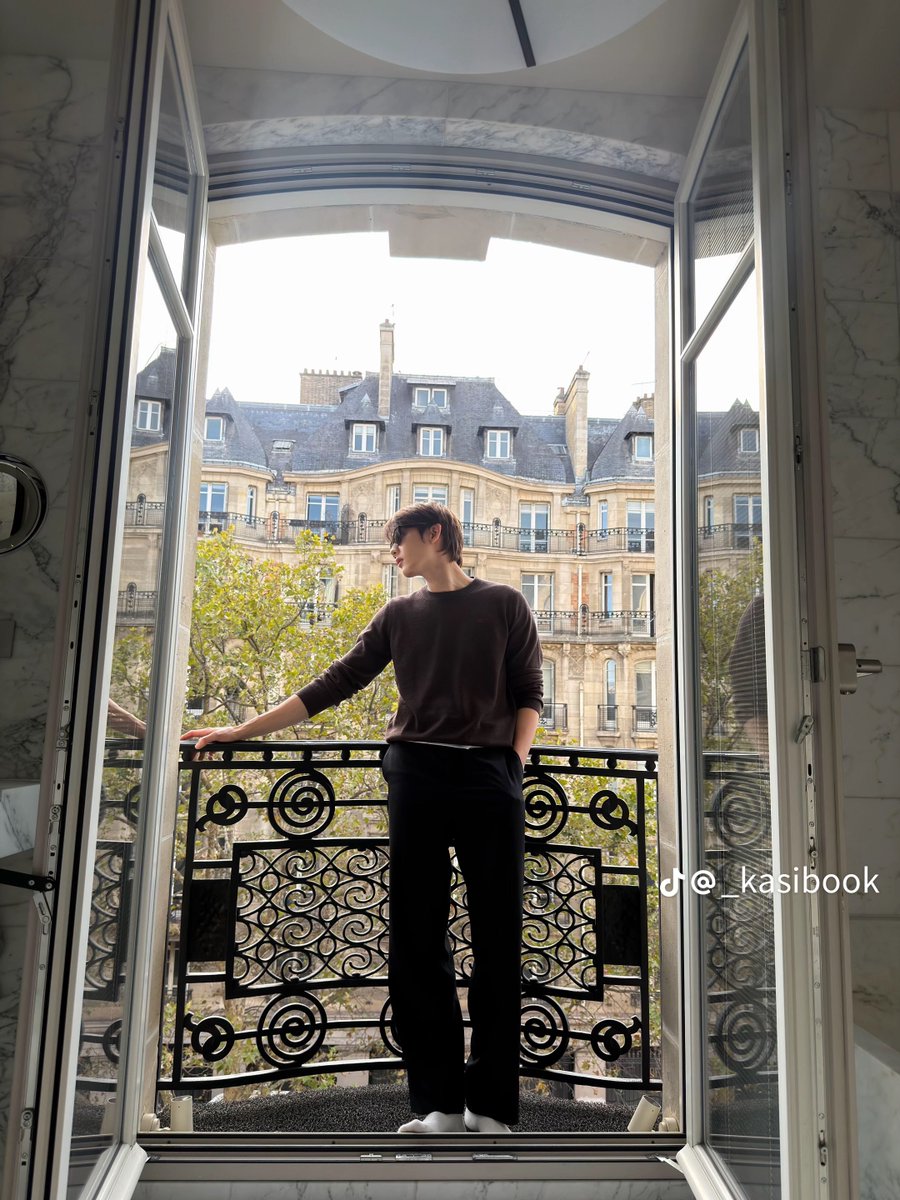 bookfamily_'s tweet photo. 🗓️ 031026
TikTok ─ Post kasibook_ 

💬 : One more beautiful moment between BOOK KASIDET and CELINE. ✨

🚨 บุ๊คโพสต์รูปใน TikTok = 1st Priority เน้นเอนเกจใน 1 ชั่วโมงแรกให้มากที่สุด

SAVE → SHARE → REPOST → LIKE → COMMENT ⭐️
🔗 : https://t.co/5LWrQ6FMtA 

BOOK X CELINE PFW27
#BookKasidet
#Celine #CelineEte2027
#MichaelRider #kasibook