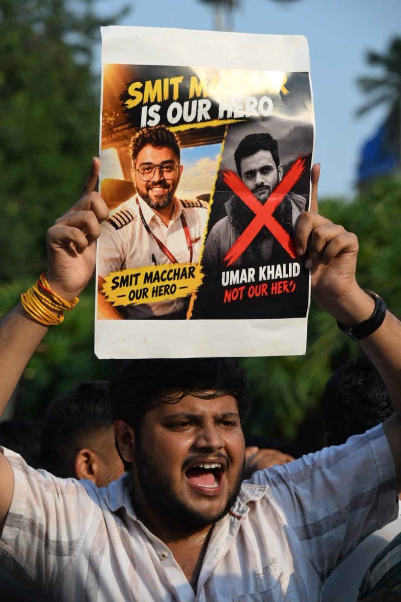 DNews20317's tweet photo. Smit Macchar is our hero, Umar Khalid not our hero!"

#SmitMacchar #OurHero #UmarKhalid #Protest #Nationalism #India https://t.co/eNUQkPzoHI