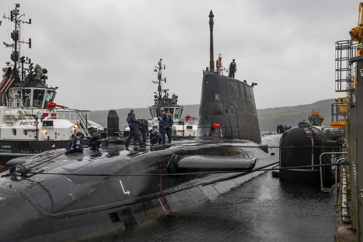 RoyalNavy's tweet photo. Home is the hunter.
The Royal Navy's sixth attack submarine, HMS Agamemnon, made her debut at her homeport of @HMNBClyde on the day the Submarine Service marked its 125th anniversary.
https://t.co/CIpqHAWlTV https://t.co/AqHm6fXY4q