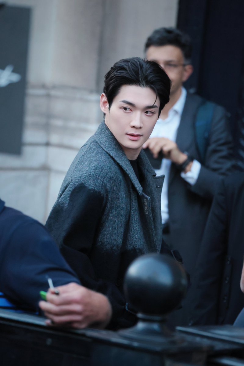sweeties_ss's tweet photo. #kimyoonsik #김윤식
#金允植  #검사실의제안

261002 Yohji Yamamoto https://t.co/NTu7rOcMKj