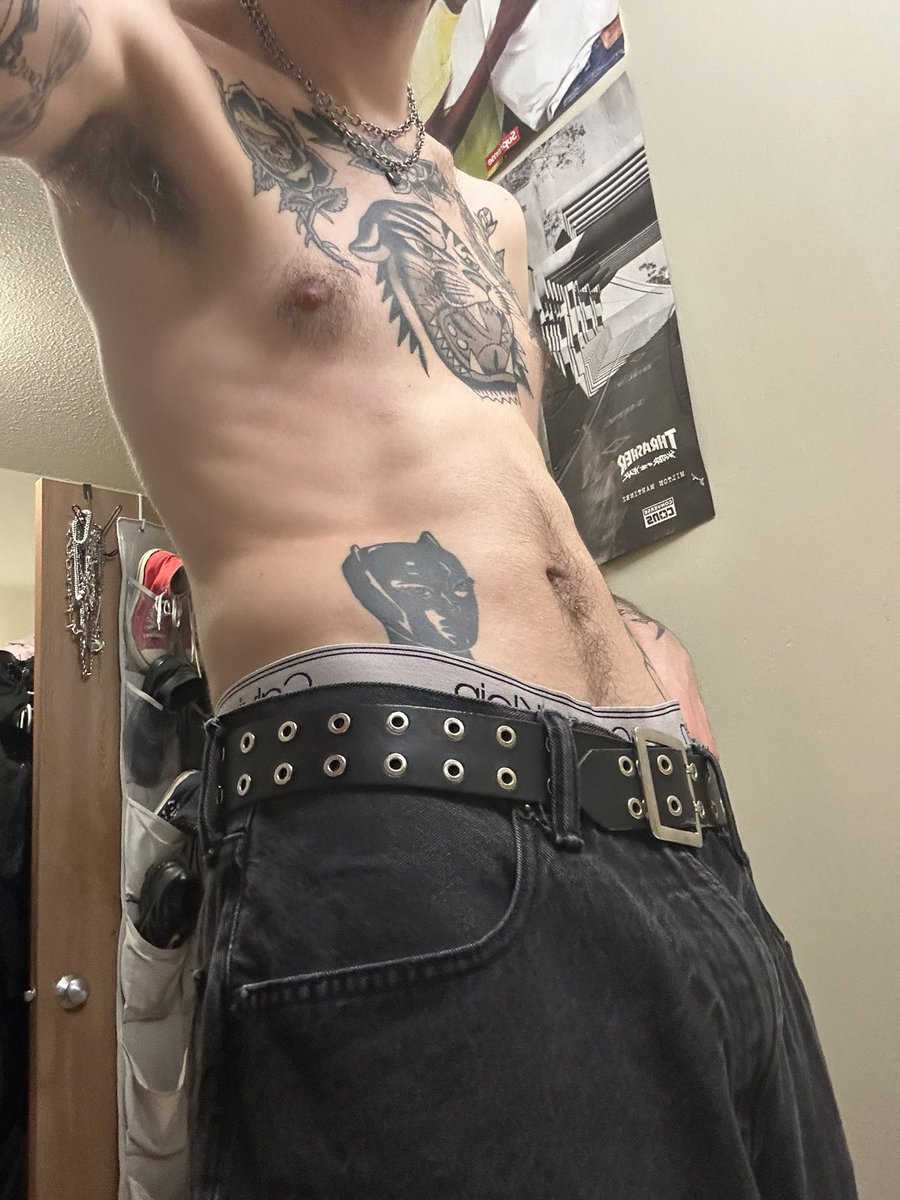 xleftwinghadesx's tweet photo. Very safe for work post today tbh 

https://t.co/E4Af8HR5jg

#nsfw #nsfwtwt #abs #alt #goth #gayusa #gaymencum #gaypee #OF https://t.co/LxAM6gRBZ3