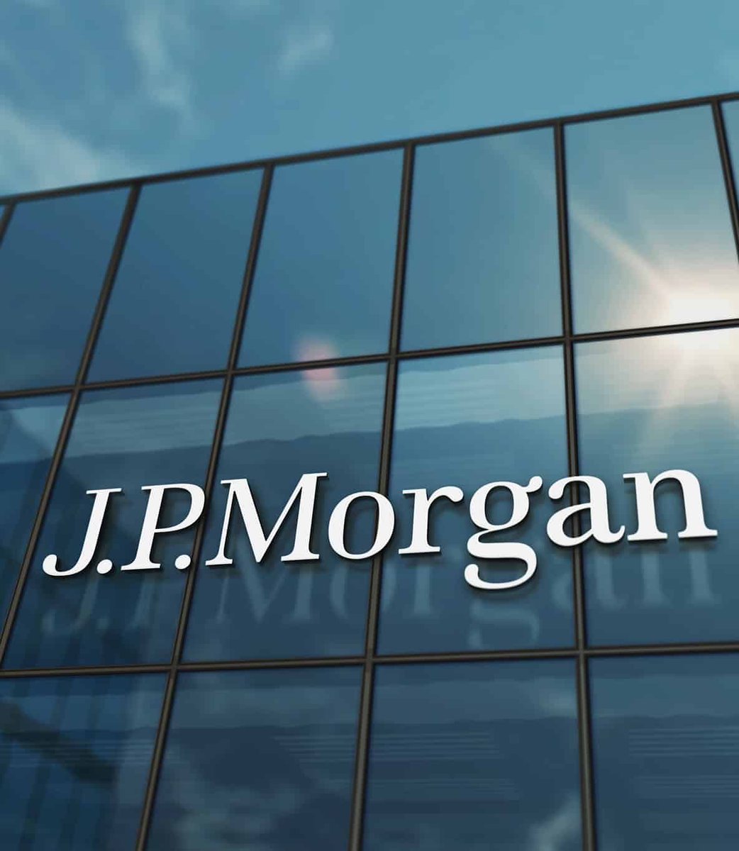 insiderwave's tweet photo. This is interesting…

On September 2nd JPMorgan remained bullish on $BURL but cut their price target from $421 to $370.

Today, they disclosed buying ~$1.85 billion worth of $BURL on September 30th.

The stock is up ~2% since. https://t.co/Ir9Z1i4Mvr