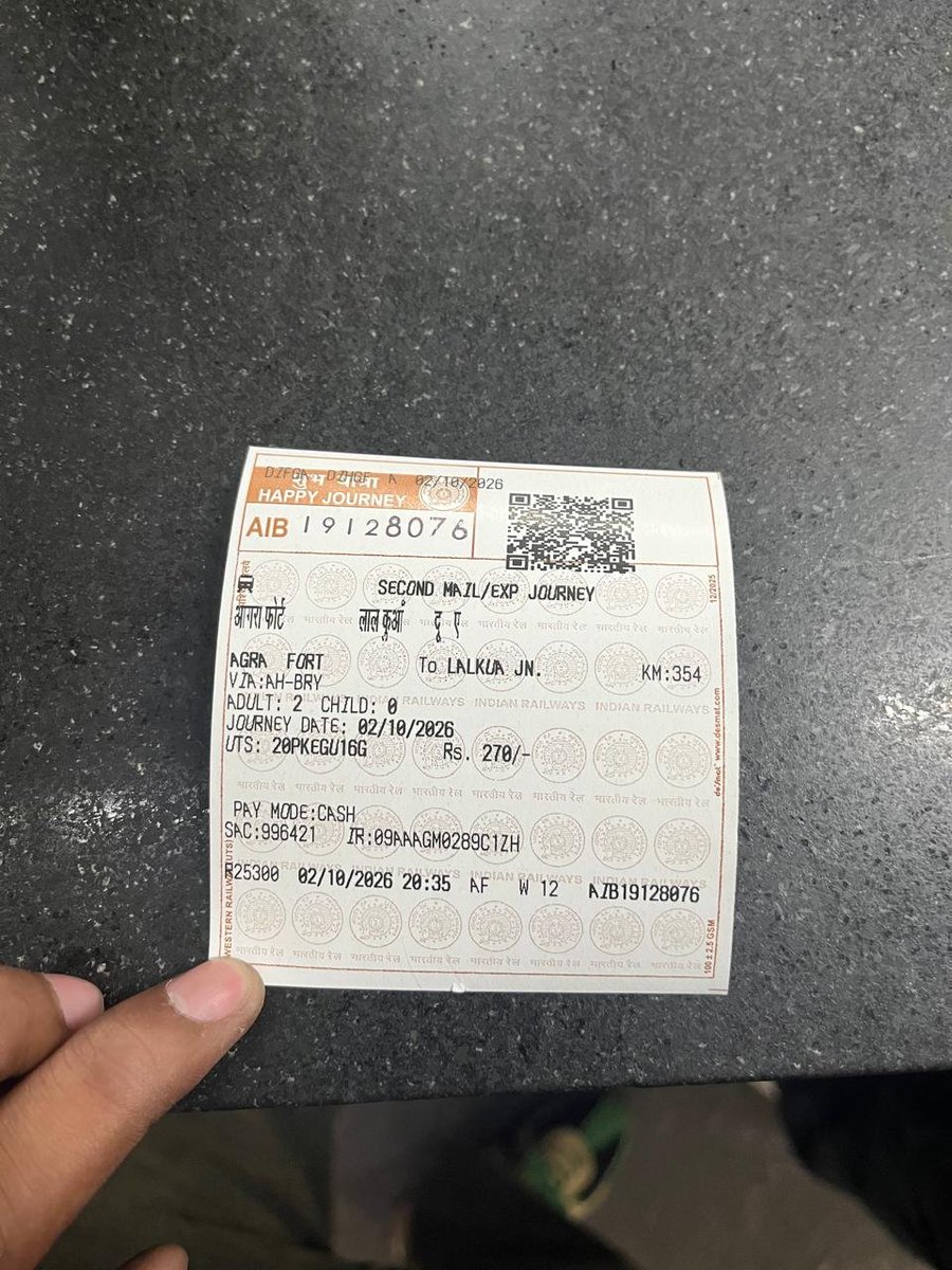 DeepakJata90414's tweet photo. @RailwaySeva @irctc_app @Central_Railway 7300809365 https://t.co/r4PlamGIsq