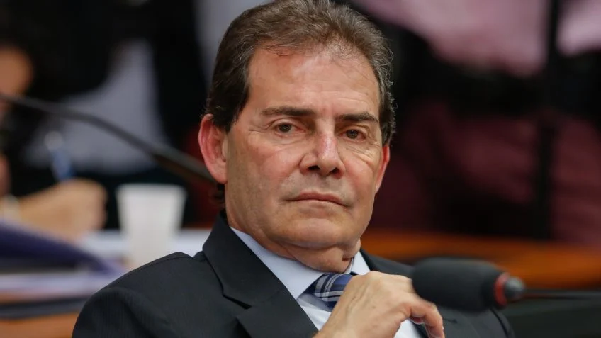 _frikazoide's tweet photo. Paulinho da Força teve sua condenação por lavagem de dinheiro revertida com votos de Gilmar Mendes e Alexandre de Moraes.

Nesta 5ª feira, 1º de outubro, o Solidariedade voltou ao Supremo em uma ação relacionada ao debate presidencial da TV Globo. O partido pediu que Renan Santos (Missão) pudesse participar do programa. Gilmar autorizou a presença do candidato.

Fontes: https://t.co/FZJm6KBiNA

------

Isso não parece uma troca de favores? Um esqueminha?