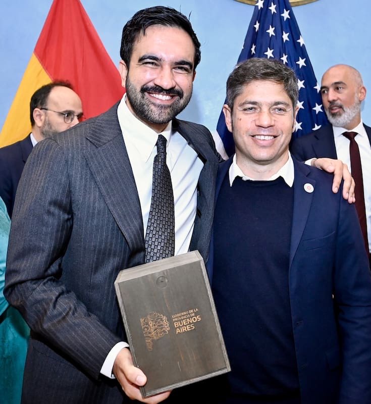ElTrumpista's tweet photo. 🏴‍☠️ Viaje Kicillof a New York

👉🏼 Se reunió con comunistas inútiles que odian Argentina
👉🏼 $0 de inversión para PBA/Argentina

🇦🇷 Viaje Milei a Francia

👉🏼 Llevó a 13 gobernadores 
👉🏼 27 MIL MILLONES USD de inversión para el país 
👉🏼 Dejó el país bien parado internacionalmente https://t.co/x1wlMmN1VV