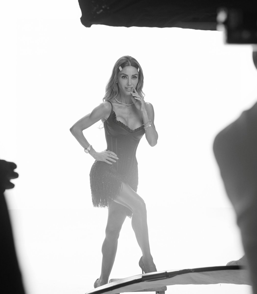 tdrbdmaniaco's tweet photo. Pode não querer mais cantar nem atuar, mas a aura de artista ela sempre terá 🔥 https://t.co/KCYnQPvBVh