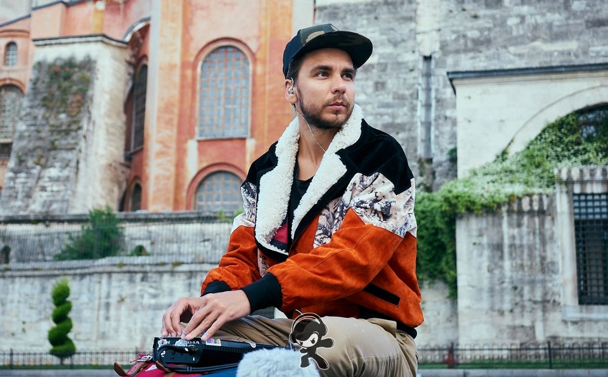 ExpansionRadial's tweet photo. KickTracks presenta Black Rabbit, un track de atmósfera oscura que explora el Trip-Hop y downtempo con un groove hipnótico y envolvente.
https://t.co/eaHj7W8jk4
#KickTracks #BlackRabbit #TripHop #ExpandeTusSentidos https://t.co/UJwNSm1CpJ