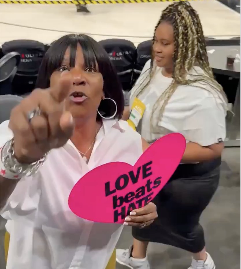 NotKennyRogers's tweet photo. A'ja Wilson's mom holding a Love Beats Hate sign while pointing at and verbally assaulting a Fever fan last night.

This comes 3 days after A'ja herself went into the stands and verbally assaulted a man for pointing at her.

It seems Hate may be beating Love in the Wilson family. https://t.co/88RCbMvi4a