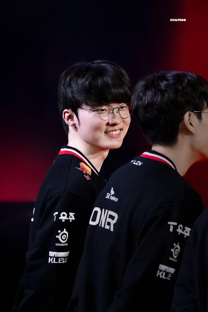 t1katta's tweet photo. he loves his kids so much 😭 https://t.co/7srGVYnU5w