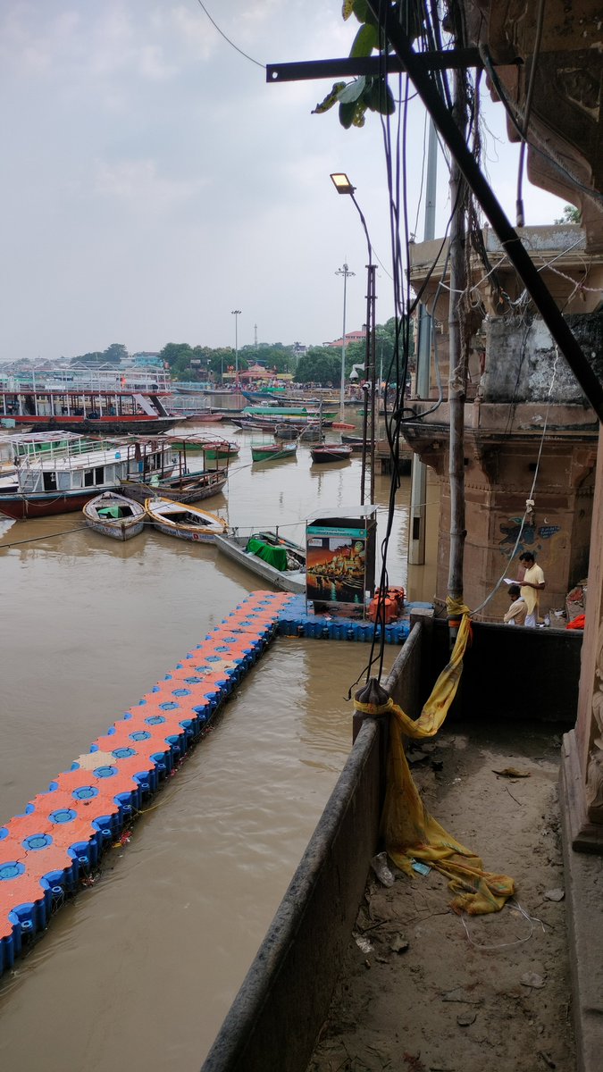 hanmohit's tweet photo. In Banaras, can't find you Kundan and Zoya 😉🤷

@dhanushkraja @sonamakapoor https://t.co/cue7HBWBDh