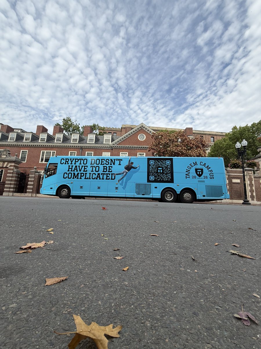 Stone_XRPL's tweet photo. #tangembus sited👀

We had a fantastic visit with the @hublockchain president 🤝 https://t.co/ls0cEjS68V