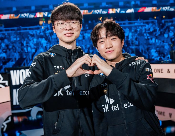 t1katta's tweet photo. he loves his kids so much 😭 https://t.co/7srGVYnU5w