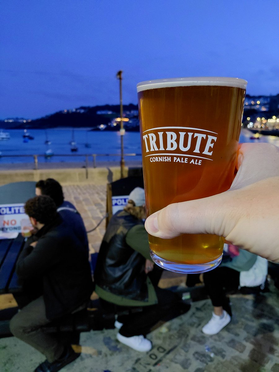 Juzza07's tweet photo. Good evening St Ives (Cornwall) !

Great to be back SW at one of my favourite pubs of all time
Long w.e visit with the wife for vistas and ales.

#gelovejuzza07
#thesloop https://t.co/Qm8QRSqOEo
