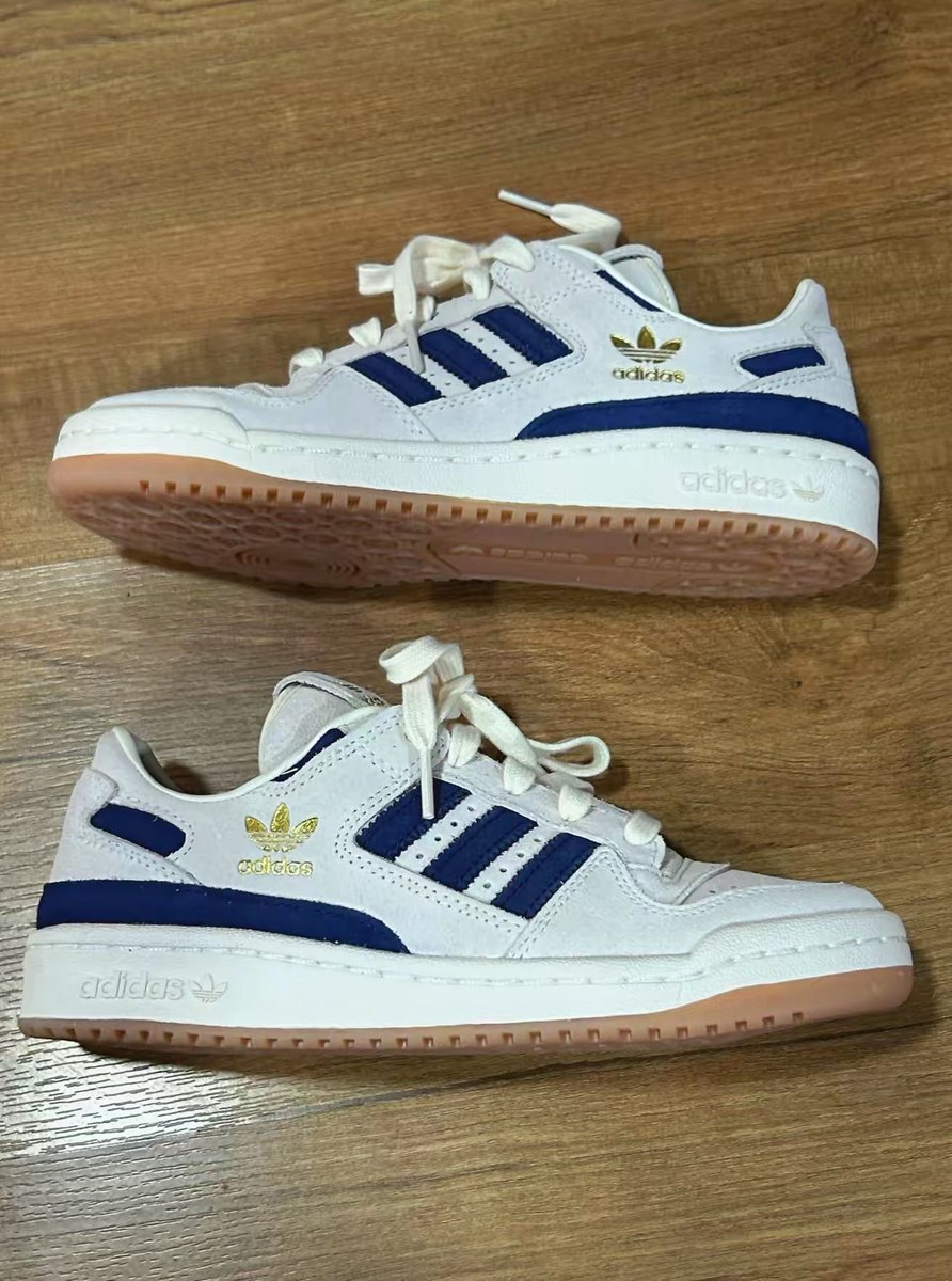lnwLeah's tweet photo. มีพี่ๆคนไหนสนใจมั้ยคะ ADIDAS FORUM LOW CL สีกรมครีม ไซส์ 38 ยาว 23.3 ลองใส่เฉยๆยังไม่ได้ออกไปไหนค่ะ พอดีซื้อมาแล้วไม่ชอบ🙇🏻‍♀️ 

-2350 รวมส่ง dm มาดูเพิ่มเติมได้ค่ะ🍎
#ส่งต่อรองเท้ามือสอง #ส่งต่อadidas #adidas https://t.co/npBC7CrQXR