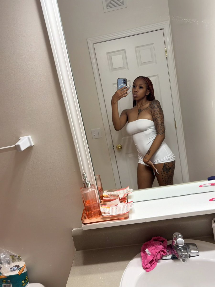 SlimedoutSlimm's tweet photo. Sexxc &amp; tatteddd🐆🤍 #tatted #pytt https://t.co/ufAug0Ccdt