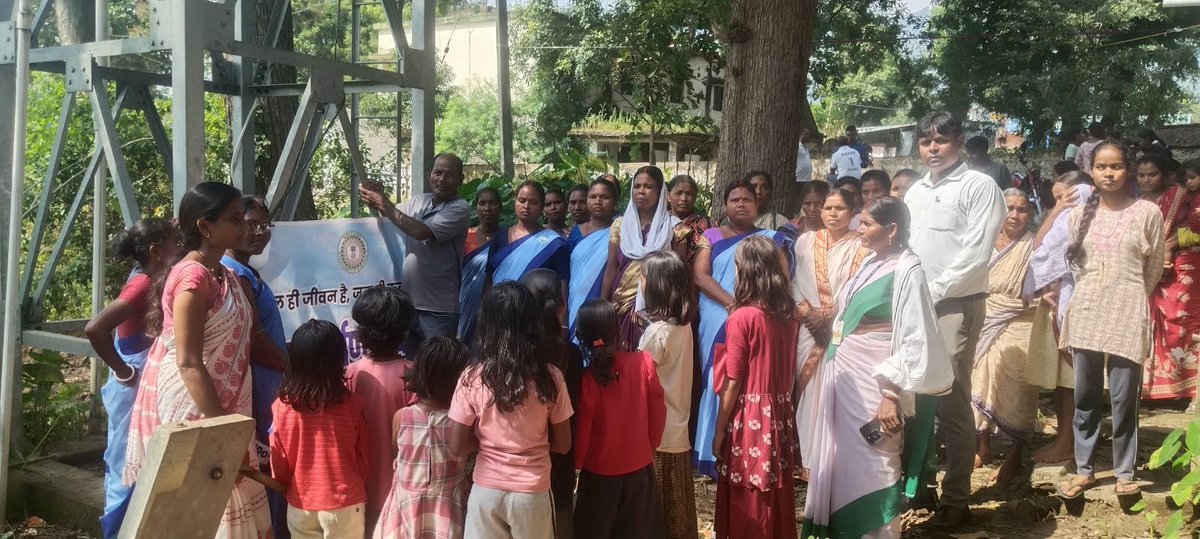 DCseraikella's tweet photo. स्वच्छता ही सेवा अभियान-26 के समापन दिवस पर जिले की सभी ग्राम पंचायतों में ग्राम सभा आयोजित कर ग्रामीणों को स्वच्छता की शपथ दिलाई गई। इस दौरान स्वच्छता जागरूकता रैली एवं वृक्षारोपण के माध्यम से स्वच्छ, स्वस्थ एवं हरित वातावरण के निर्माण हेतु सामुदायिक सहभागिता का संदेश दिया गया। https://t.co/v7YA6NwoWV