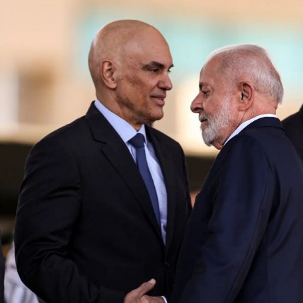 Alexmorettibr's tweet photo. URGENTE: Militares avisam STF que não vão intervir caso haja crise institucional no Brasil.

"'Olha, não contem conosco pra nada, tá? Não podemos, não queremos, não faremos.'"

“Não estão alheios ao que está acontecendo” na política e no Judiciário e que “não contem” com eles “para nada” caso provoquem alguma crise institucional ou intervenção estrangeira.

Fonte: Claudio Dantas