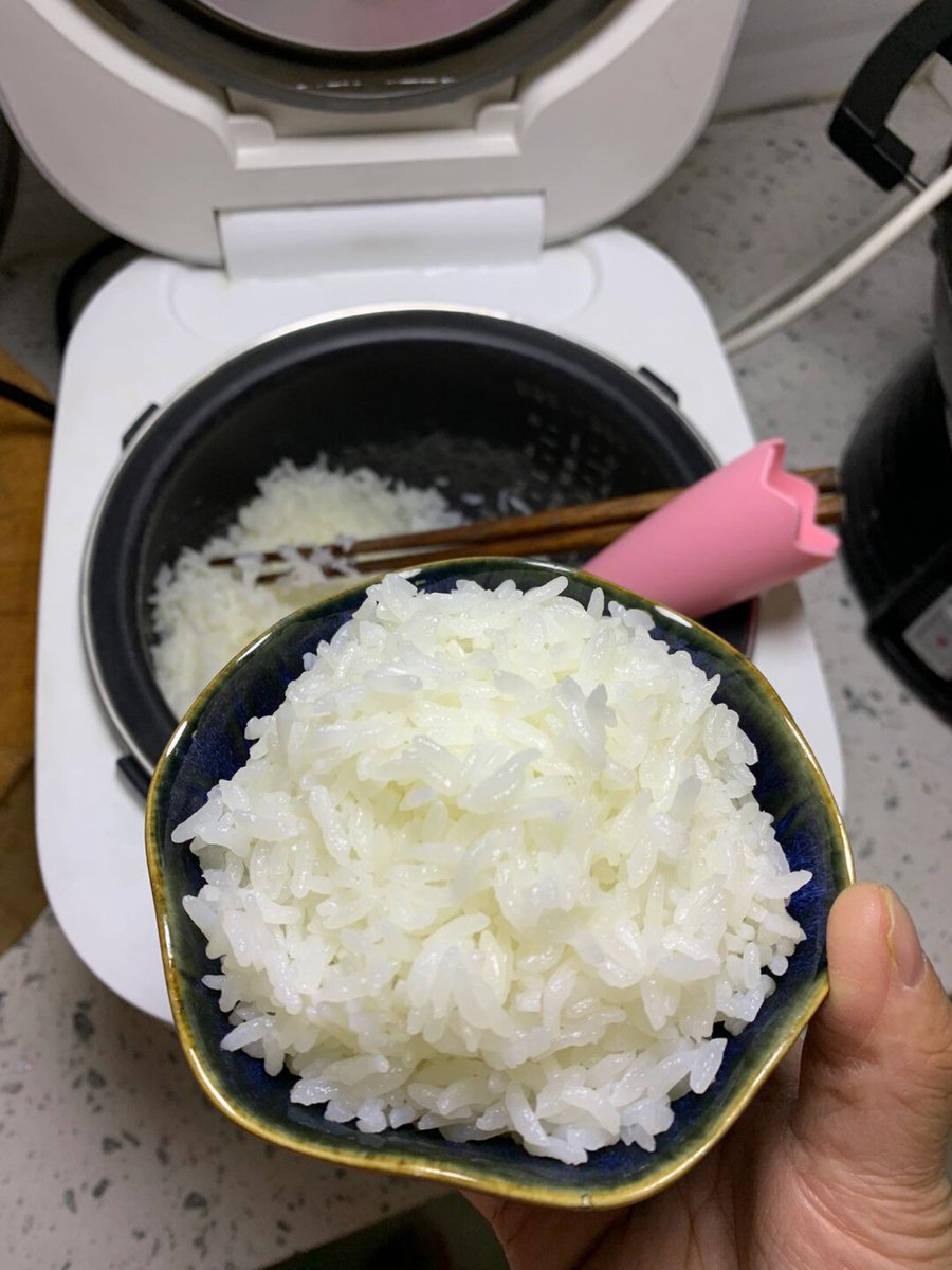 BrooklynWatrcz's tweet photo. Hoy cocino arroz por mi mismo! Antes pedía delivery todos los días, ahora ahorro y aprendo habilidad nueva. Pequeo cambio, gran felicidad!， https://t.co/E76OPHVKxc