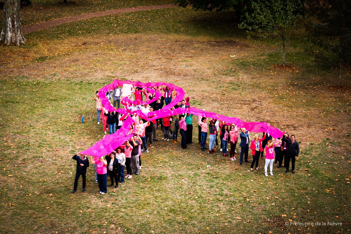 Image de Préfet de la Nièvre - 🎀 Ensemble pour #OctobreRose !
Le 1er octobre, toute l'équipe de la Préfecture a formé un ruban ros